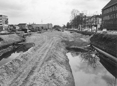 46059 Gezicht op de werkzaamheden ten behoeve van de demping van de Stadsbuitengracht te Utrecht tussen de ...